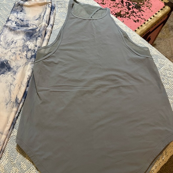 LOT of 2 - LULULEMON top sz 4 and 2 Bird leggings sz S - Picture 7 of 12